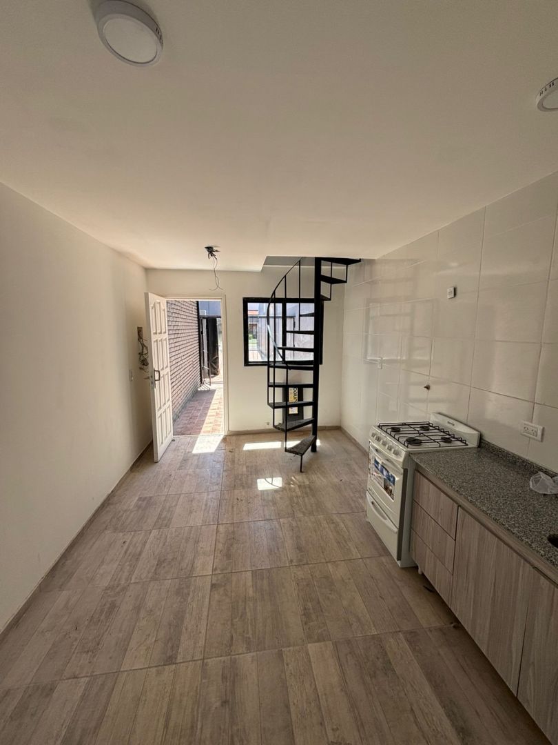 030b29257e10da91ed805171984bd904 PH en venta 2 ambientes en dúplex con patio - Pinos de Anchorena - foto 2