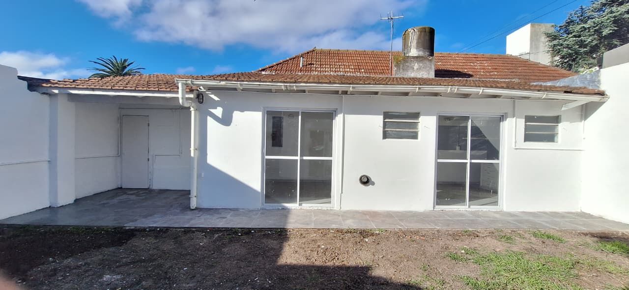 Casa en venta 3 ambientes con quincho y garaje - Parque Luro - foto 13