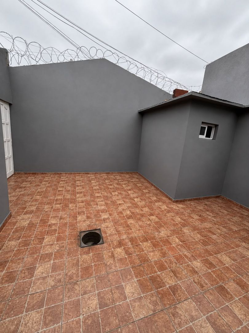Chalet en venta 3 ambientes en PH con cochera - Zona HPC | Chauvín - foto 2