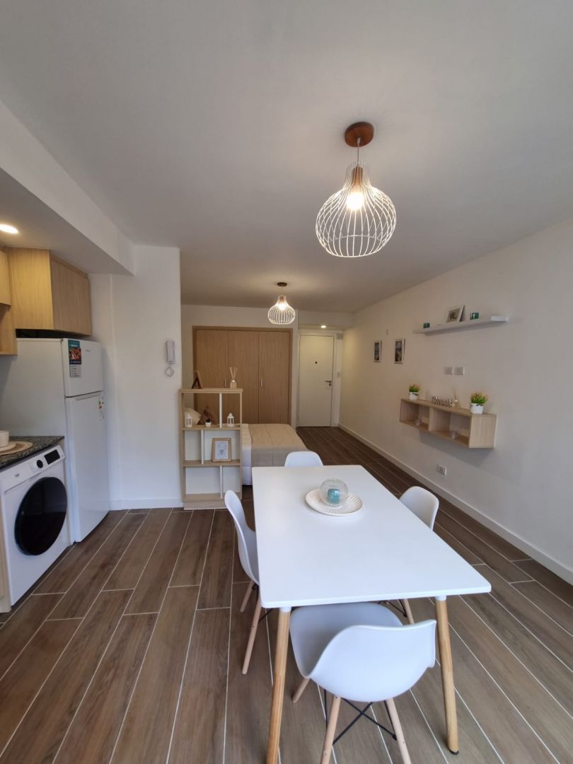 Monoambiente en venta con balcón a tres cuadras del mar - Plaza Colón - foto 3