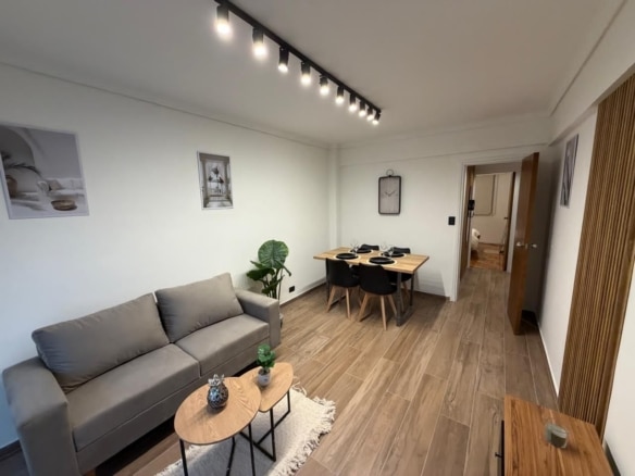 Departamento en venta 2 ambientes amoblado con balcón - Plaza Colón