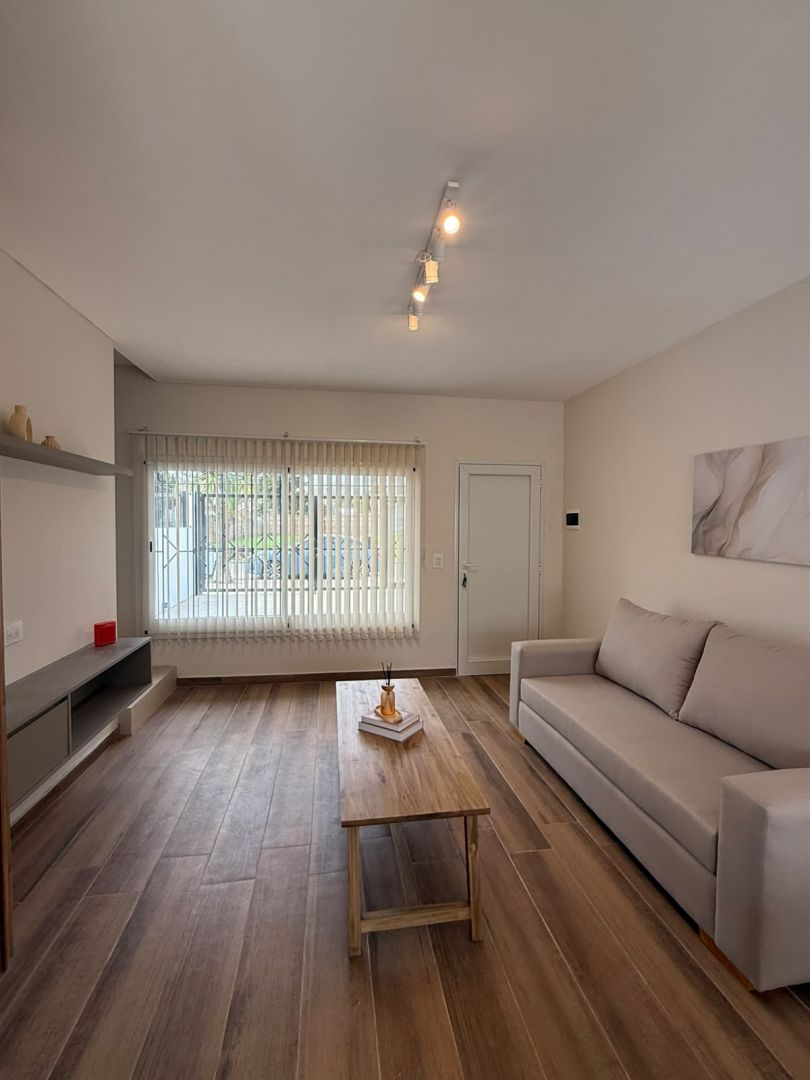 0e454ba5b3c47375718555f647eeb3a9 Dúplex en venta 4 ambientes con cochera, patio y balcón - Parque Luro - foto 3