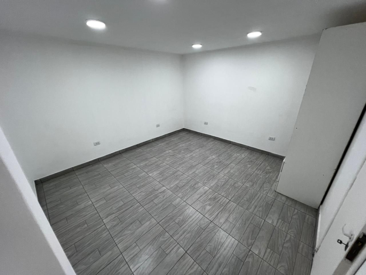 183672edde84452d9762deb127833ae0 PH en venta 2 ambientes reciclado con patio - Puerto - foto 8