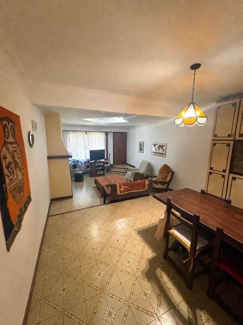 Chalet en venta 5 ambientes con quincho y garaje - Parque Luro - foto 3
