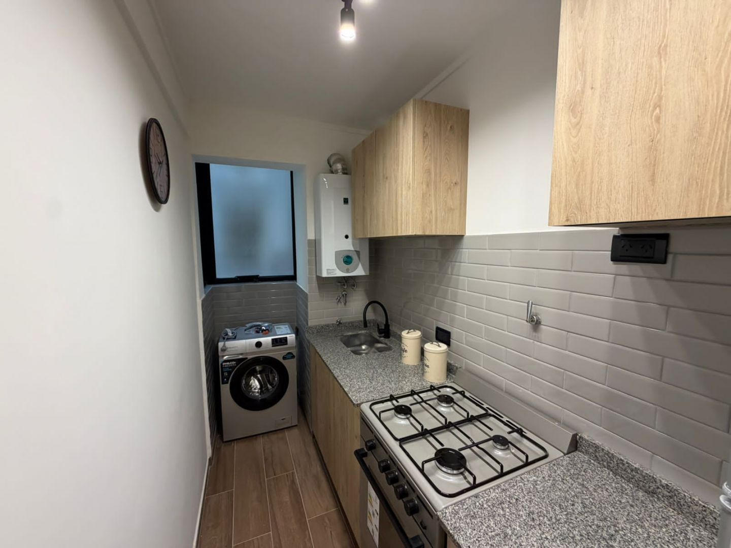 1e7f9cfb52555d88b6839255e2c0b0a6 Departamento en venta 2 ambientes amoblado con balcón - Plaza Colón - foto 8