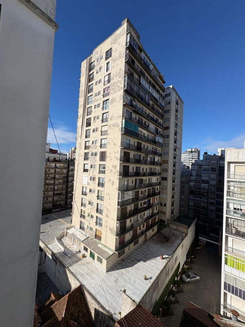 Departamento en alquiler 2 ambientes en piso alto - Plaza Colón - foto 10