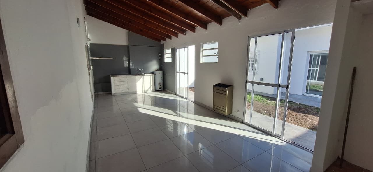 Casa en venta 3 ambientes con quincho y garaje - Parque Luro - foto 11