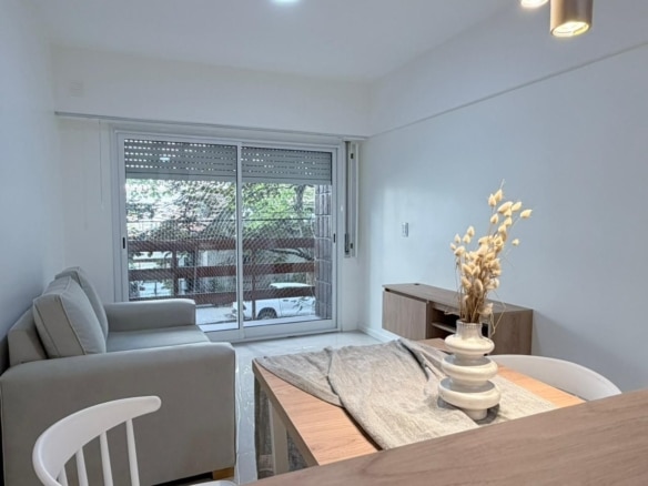 Departamento en venta 3 ambientes reciclado con patio - Plaza Colón