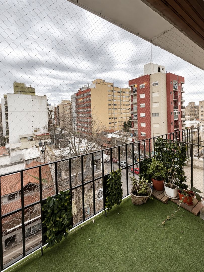 Departamento en alquiler 4 ambientes con balcón a la calle y cochera - Chauvín | Macrocentro - foto 3