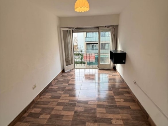 Monoambiente en venta al frente - Plaza Colón