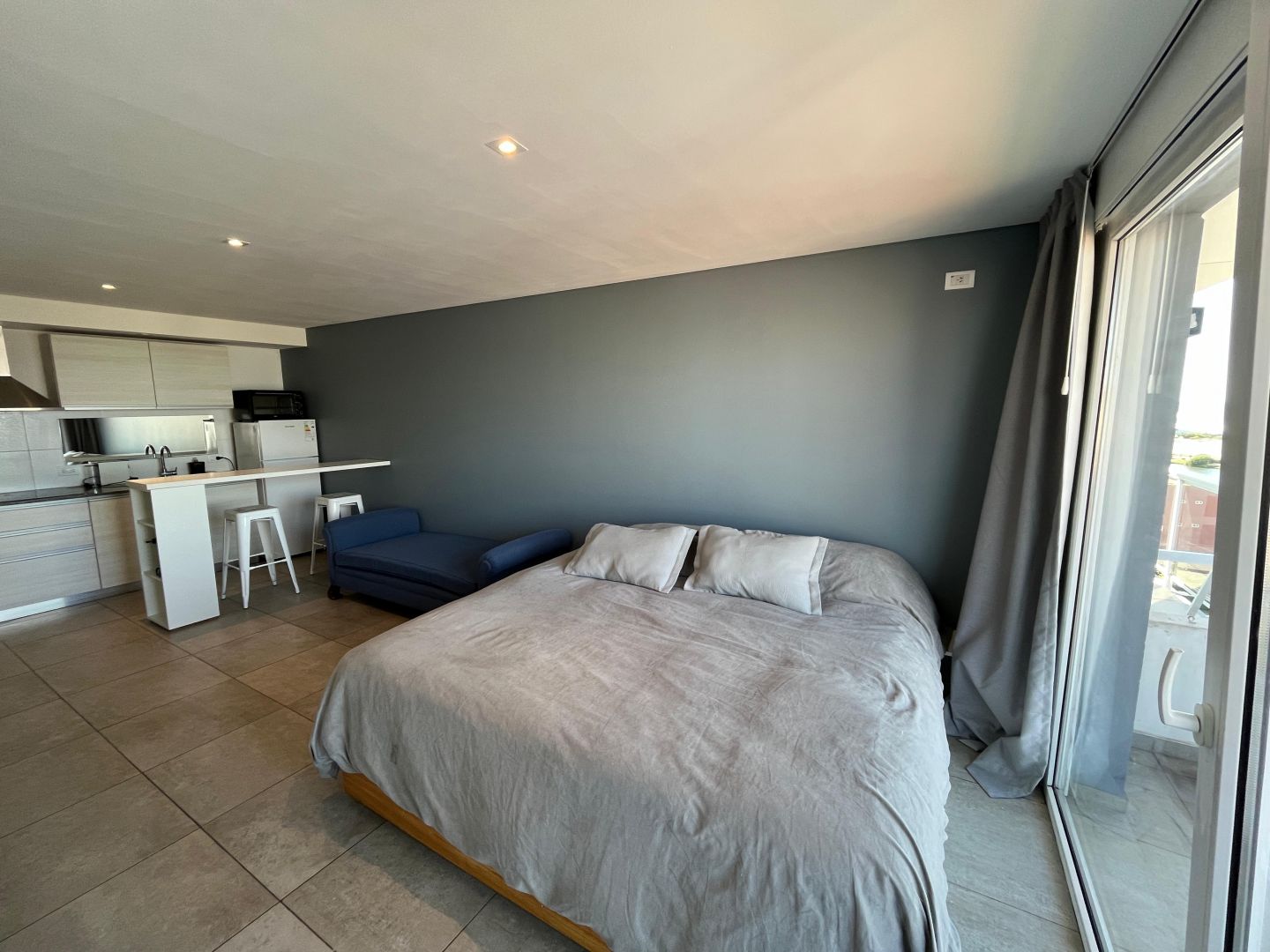 Monoambiente en venta con vista al mar y cochera - Punta Mogotes - foto 4