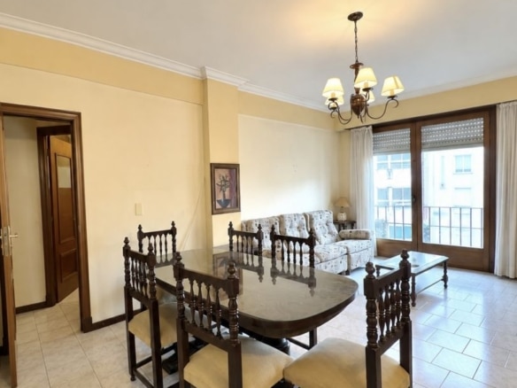 Departamento en alquiler 4 ambientes con balcón a la calle y cochera - Chauvín | Macrocentro