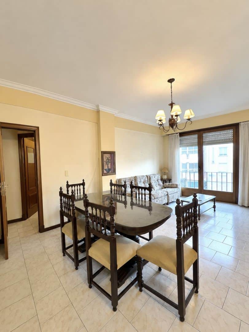 Departamento en alquiler 4 ambientes con balcón a la calle y cochera - Chauvín | Macrocentro