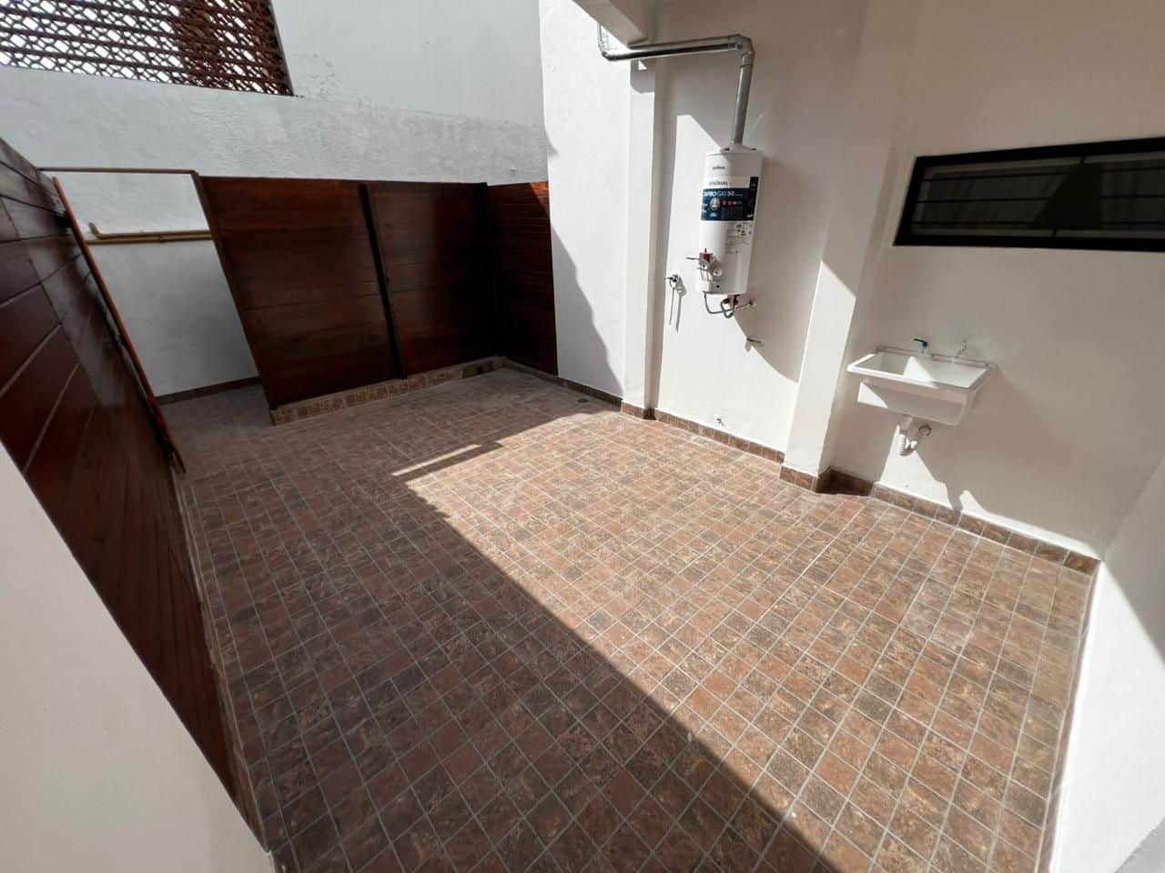 540576fc298891f1b3d78215216a850e PH en venta 1 ambiente reciclado con patio - Puerto - foto 7