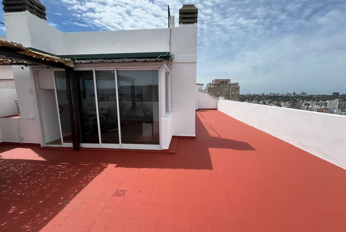 ALQUILER TEMPORARIO DEPARTAMENTO 2 AMBIENTES CON COCHERA Y TERRAZA, PLAZA COLÓN - foto 2