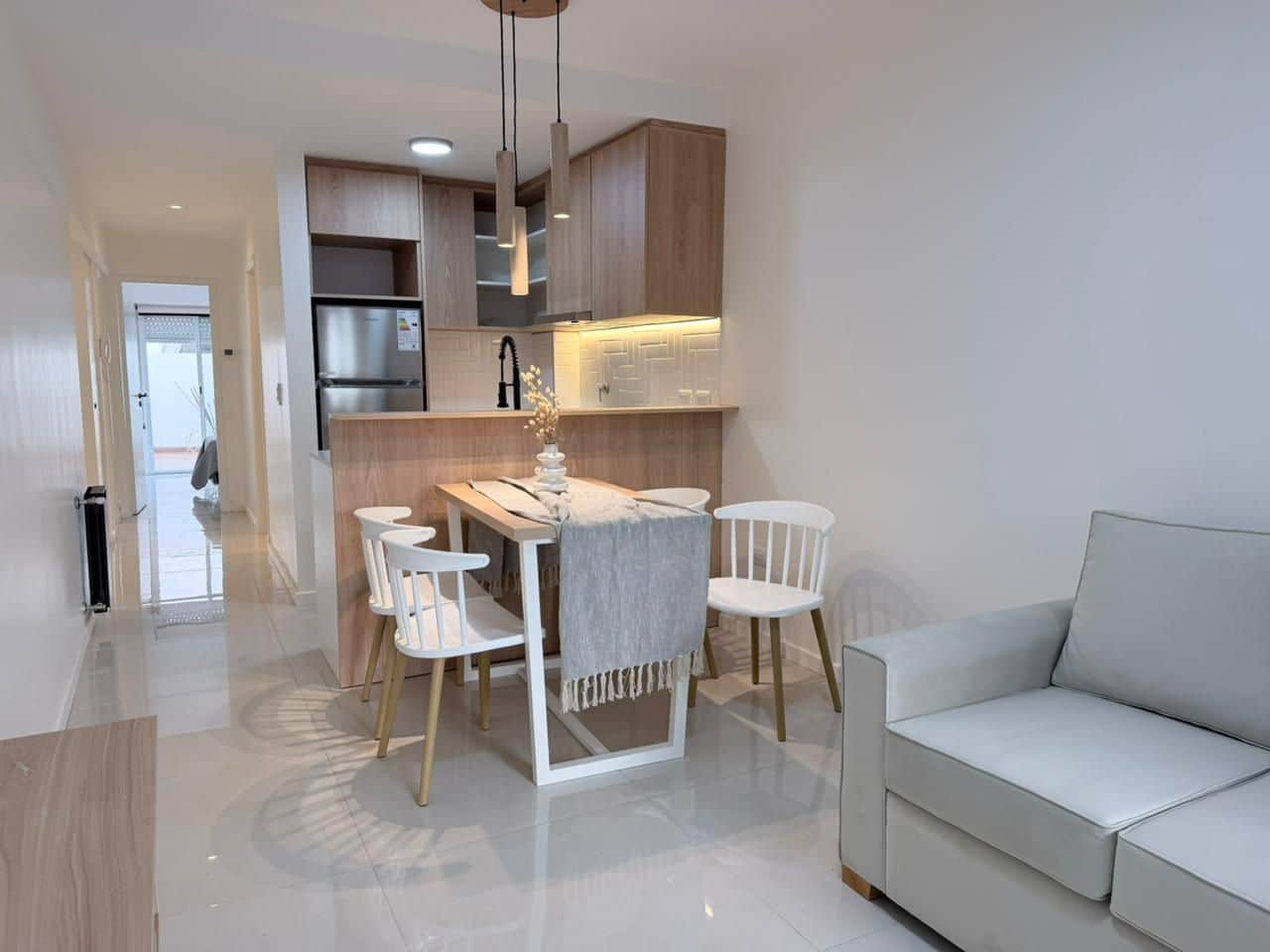 62c689fee2cb4eb4e566494426bee8b6 Departamento en venta 3 ambientes reciclado con patio - Plaza Colón - foto 2