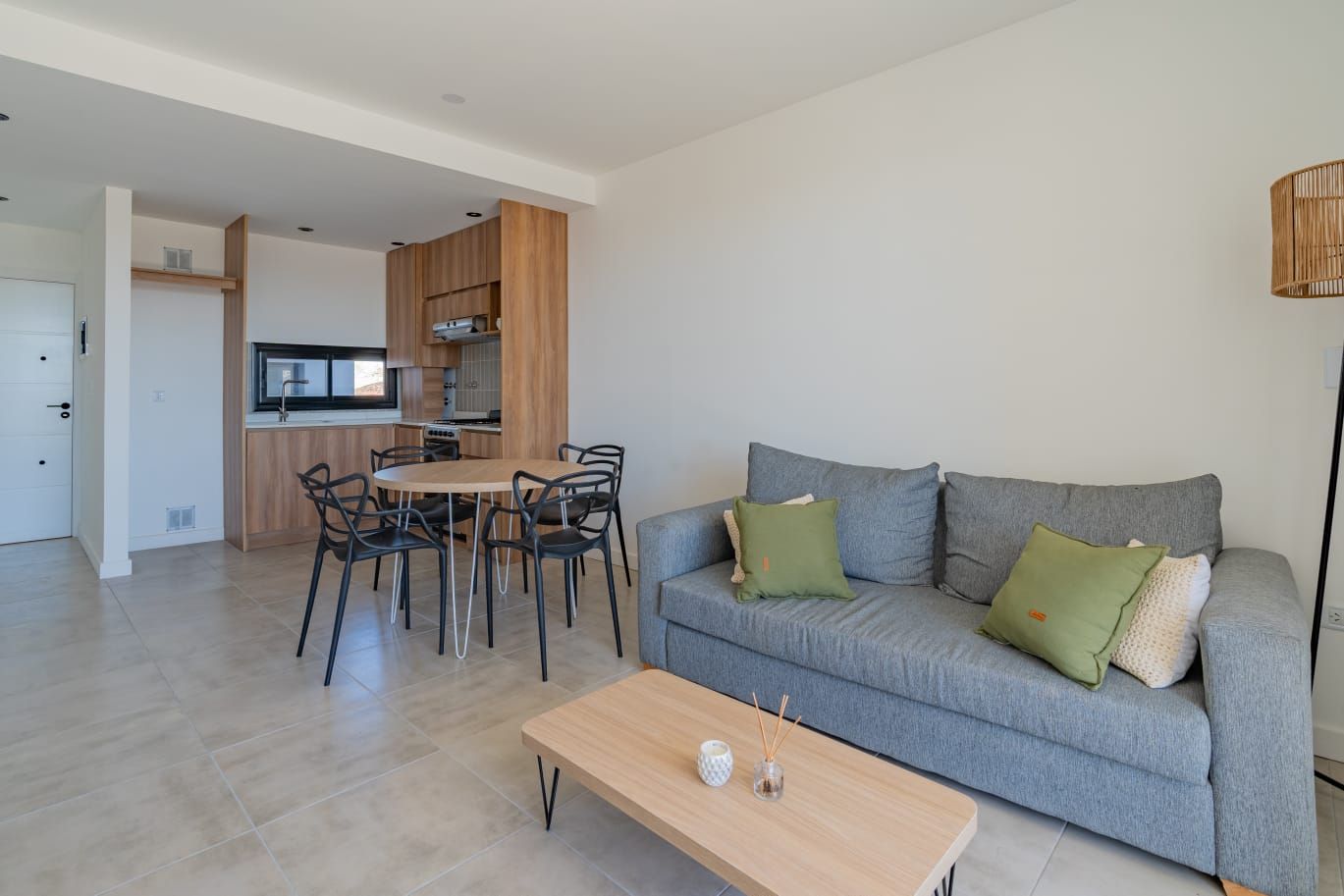 Departamentos en venta 2 ambientes con cochera a estrenar - Villa Primera - foto 2