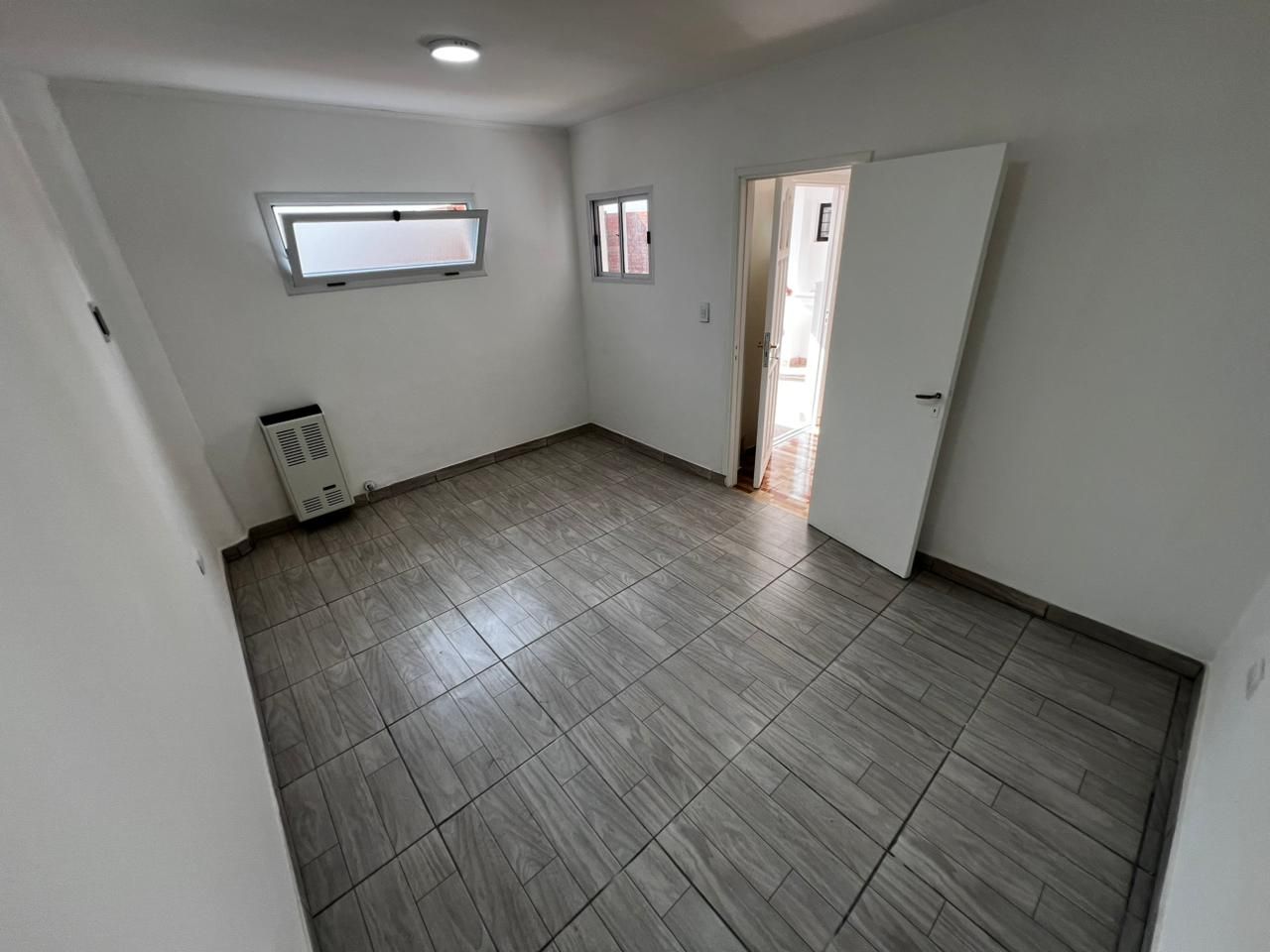 630cc6cd873def4aa646544e64782e0d PH en venta 1 ambiente reciclado con patio - Puerto - foto 2