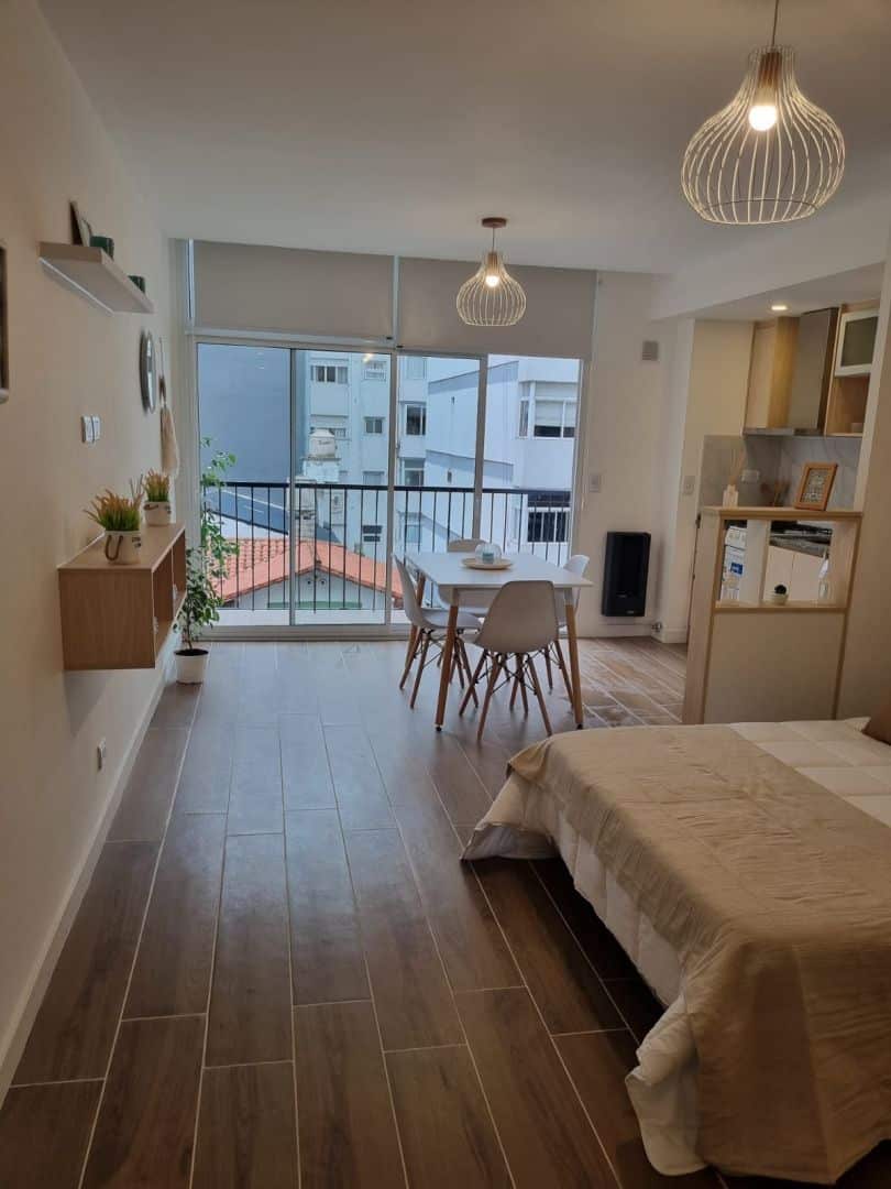Monoambiente en venta con balcón a tres cuadras del mar - Plaza Colón - foto 5