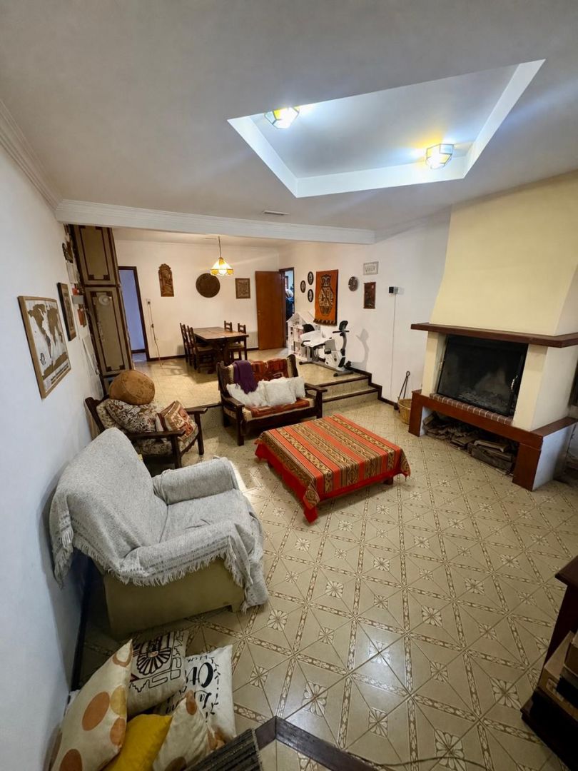 Chalet en venta 5 ambientes con quincho y garaje - Parque Luro - foto 4
