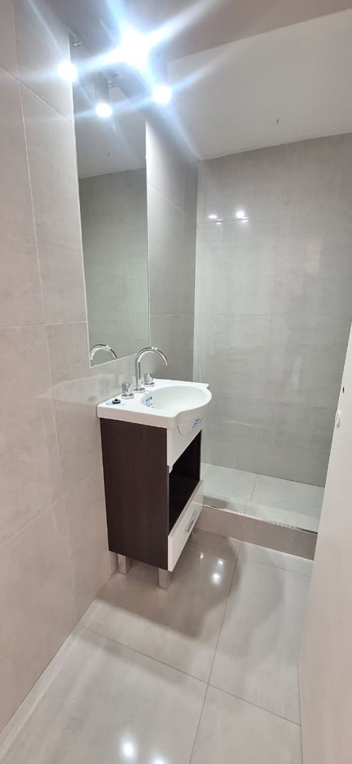Casa en venta 3 ambientes con quincho y garaje - Parque Luro - foto 6