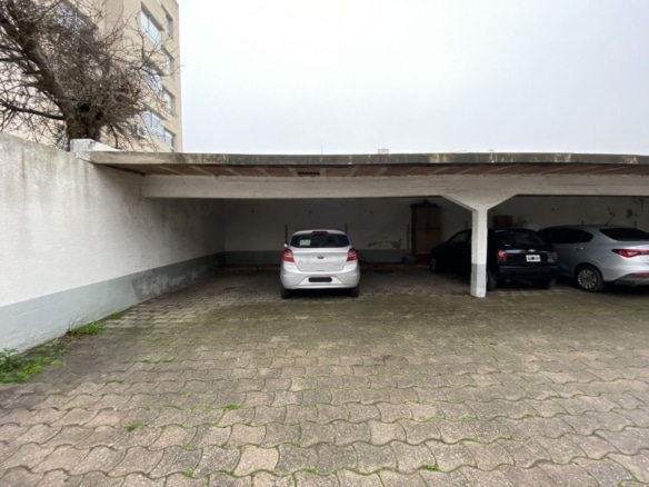 Cochera en venta fija con portón automático - Güemes
