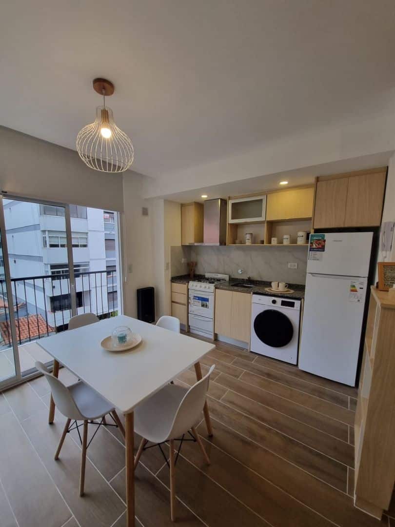 Monoambiente en venta con balcón a tres cuadras del mar - Plaza Colón - foto 4