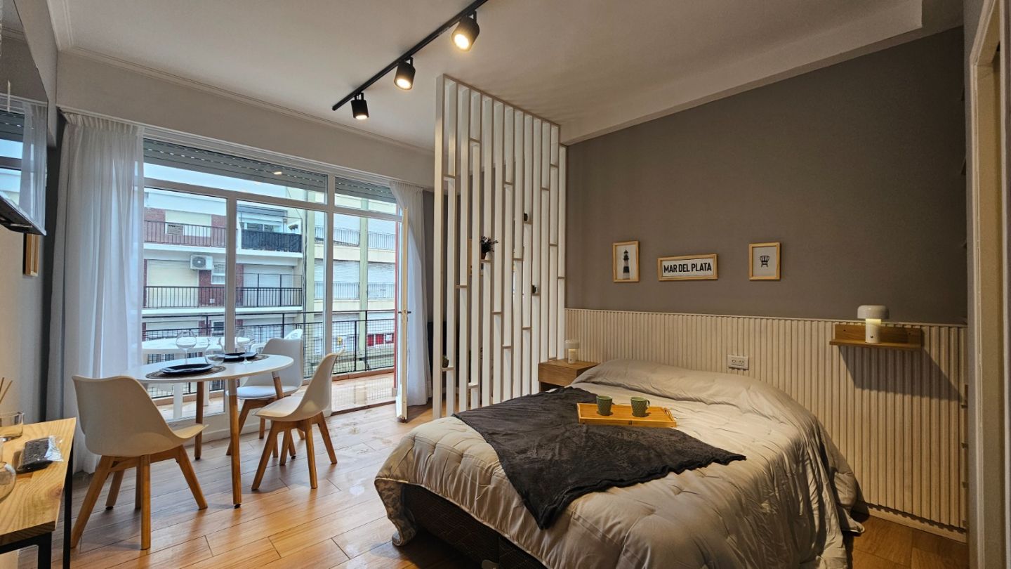Monoambiente en venta con balcón terraza - Plaza Colón