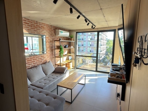 Departamento en venta en semipiso de 3 ambientes con cochera, balcón y terraza - Chauvín