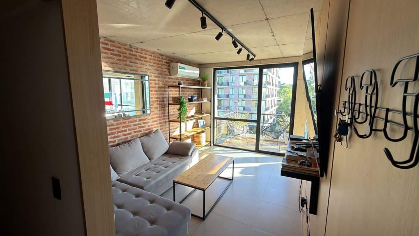 Departamento en venta en semipiso de 3 ambientes con cochera, balcón y terraza - Chauvín