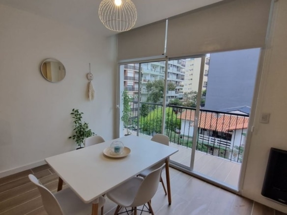 Monoambiente en venta con balcón a tres cuadras del mar - Plaza Colón