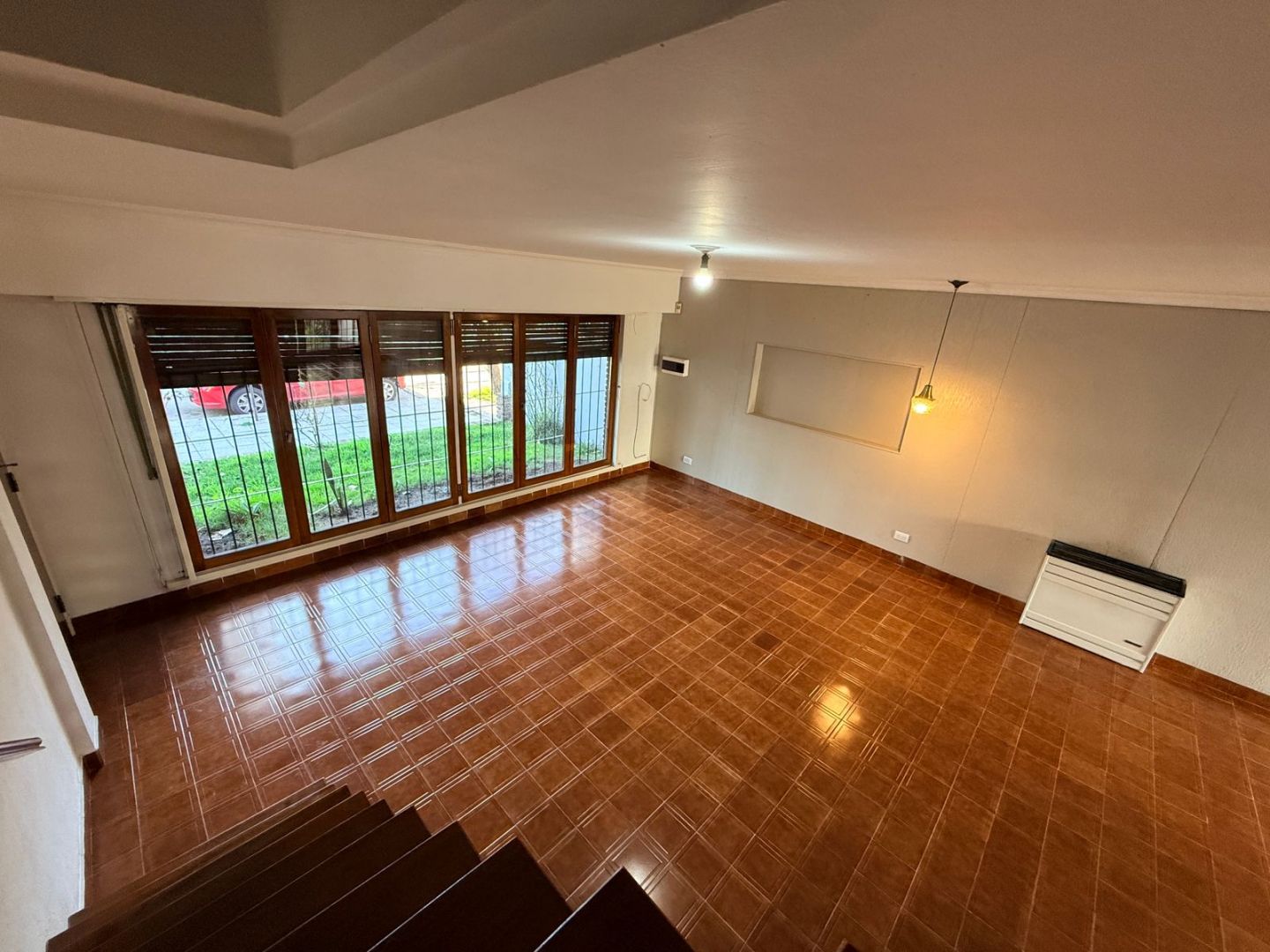94d0f0385345d7924bf97565328fcb25 Chalet en alquiler 4 ambientes con garaje y parque - Güemes - foto 3