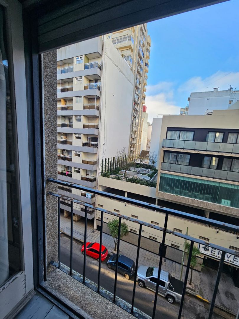 97261c6d2764833daabf05035bdb4ca4 Monoambiente en venta al frente - Plaza Colón - foto 2