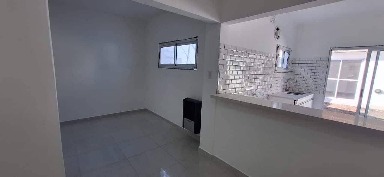 Casa en venta 3 ambientes con quincho y garaje - Parque Luro - foto 2
