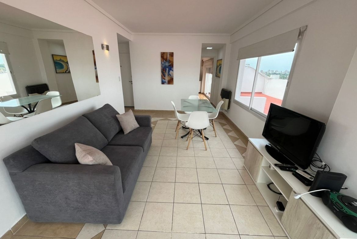 ALQUILER TEMPORARIO DEPARTAMENTO 2 AMBIENTES CON COCHERA Y TERRAZA, PLAZA COLÓN - foto 3