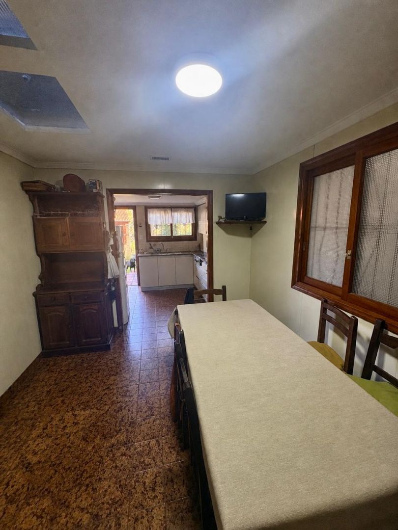 Chalet en venta 5 ambientes con quincho y garaje - Parque Luro - foto 5