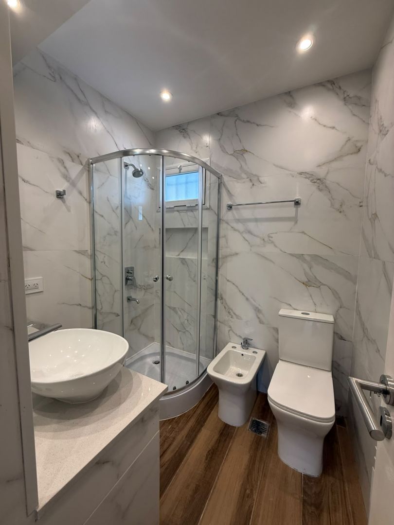 b218d3231822b502bec55839832fb43d Dúplex en venta 4 ambientes con cochera, patio y balcón - Parque Luro - foto 12