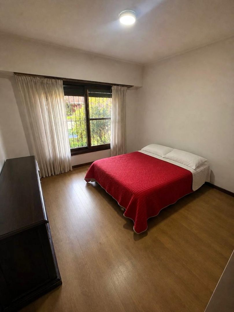 Chalet en venta 5 ambientes con quincho y garaje - Parque Luro - foto 9