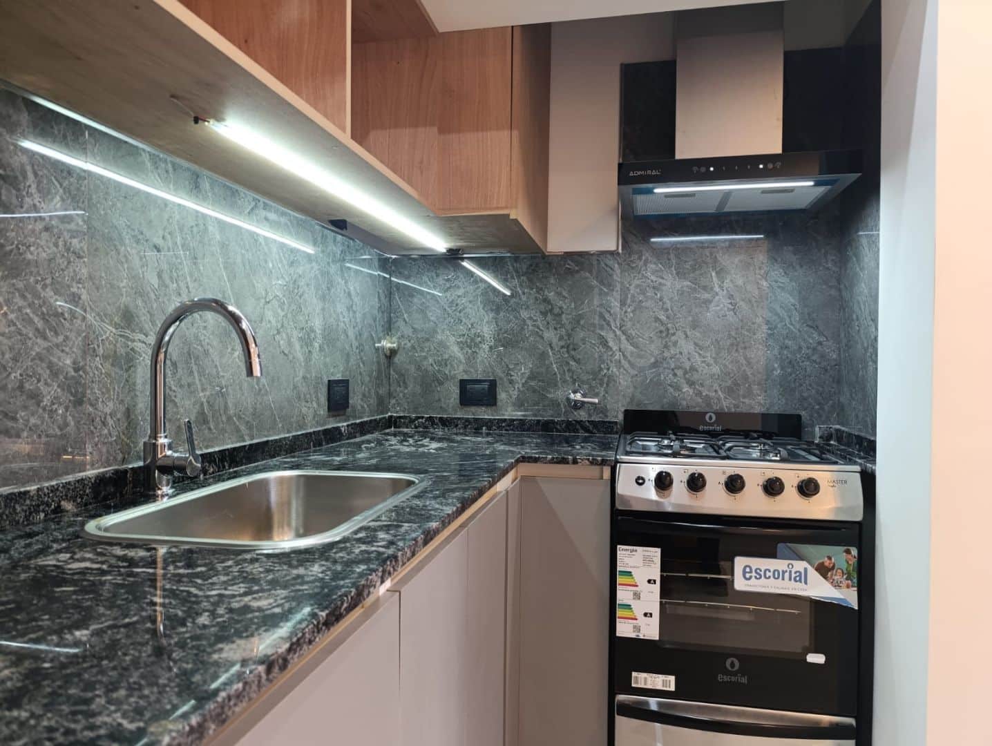 c4f638982104dfe63ff03929e03a53a0 PH en venta 1 ambiente con dependencia reciclado - Parque Luro - foto 3