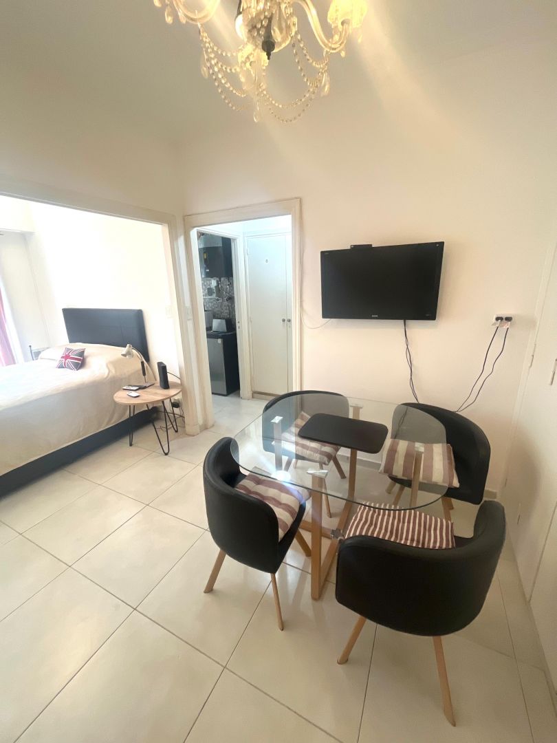 Monoambiente en venta con balcón francés - Plaza Colón - foto 2