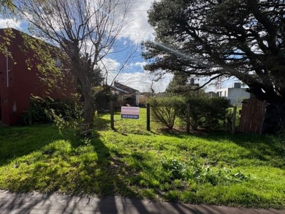 Terreno en venta de 405 m² en zona forestada - Los Acantilados
