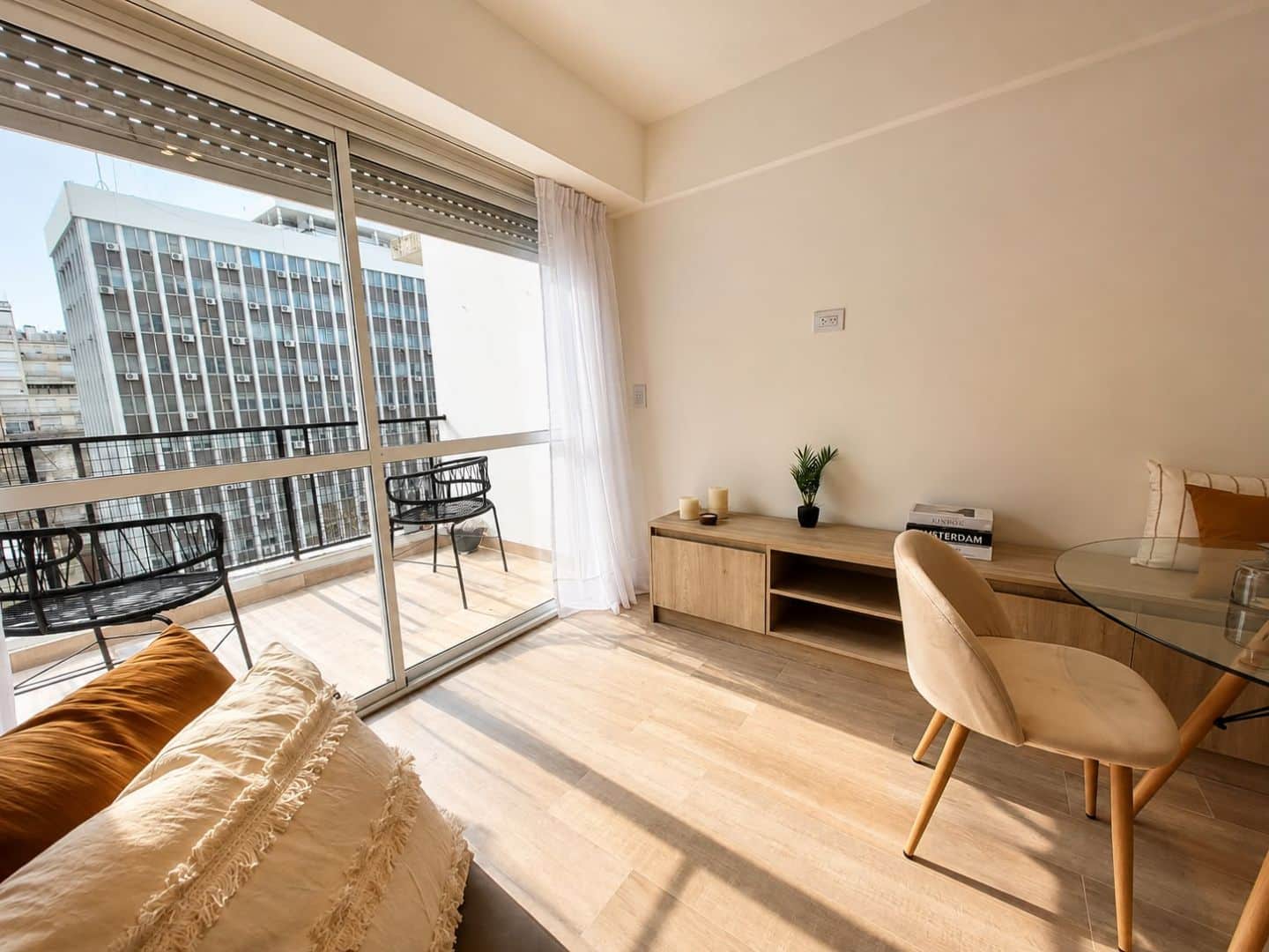 Departamento en venta 2 ambientes reciclado con balcón terraza - Plaza Colón - foto 2