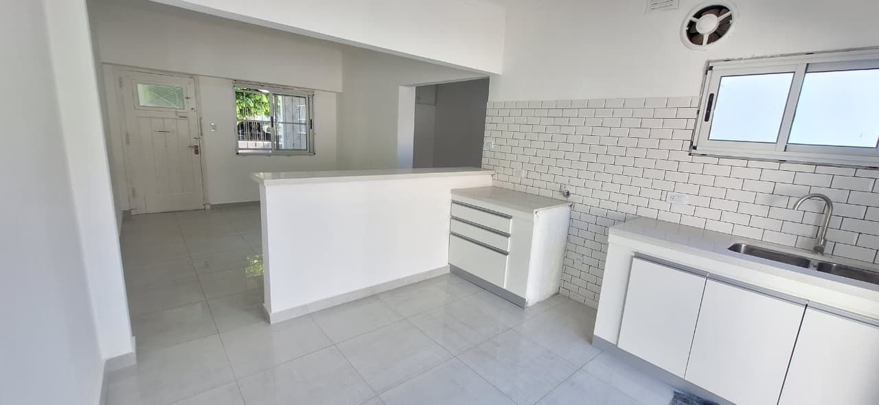 Casa en venta 3 ambientes con quincho y garaje - Parque Luro