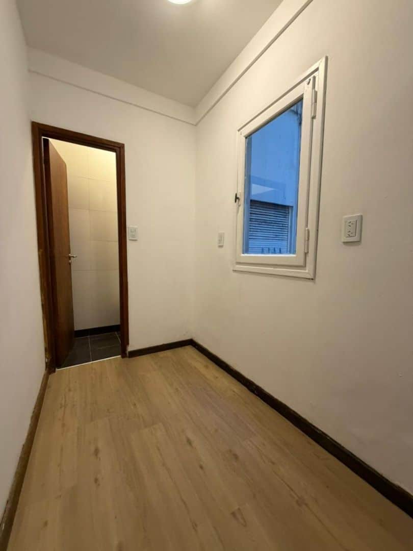 e5d53b4e0a6fa62f1712879078560e6a Departamento en venta 2 ambientes con dependencia - Plaza Colón - foto 12
