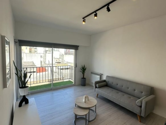 Departamento en venta 4 ambientes con dependencia y balcón terraza - Centro