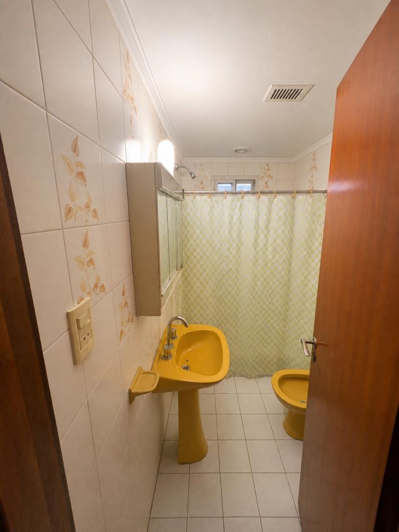 Chalet en venta 5 ambientes con quincho y garaje - Parque Luro - foto 10