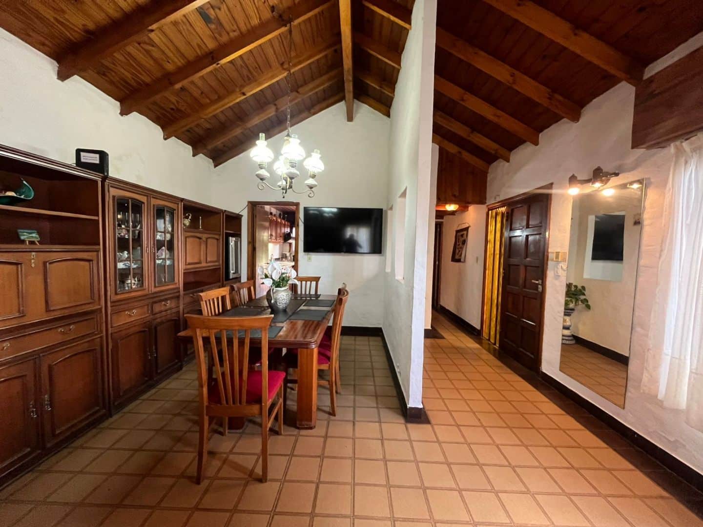 Chalet en venta con quincho y loft - Colinas de Peralta Ramos - foto 5