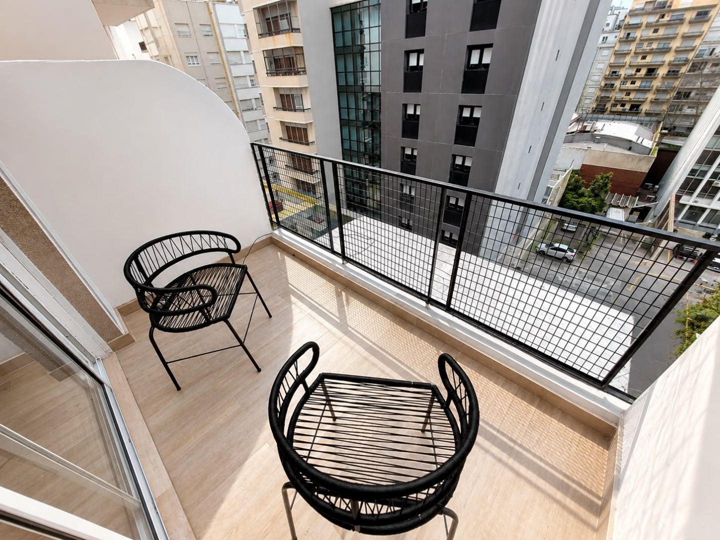 Departamento en venta 2 ambientes reciclado con balcón terraza - Plaza Colón - foto 3
