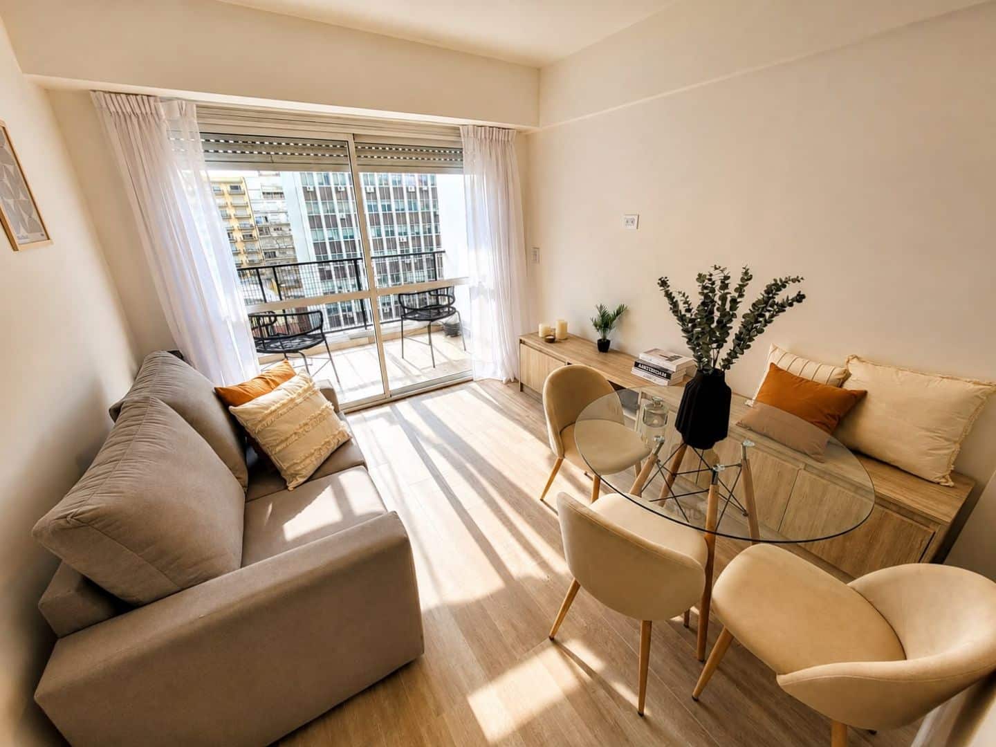 Departamento en venta 2 ambientes reciclado con balcón terraza - Plaza Colón