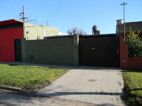 PH en venta 2 ambientes más local en esquina - Fortunato de la Plaza - foto 3
